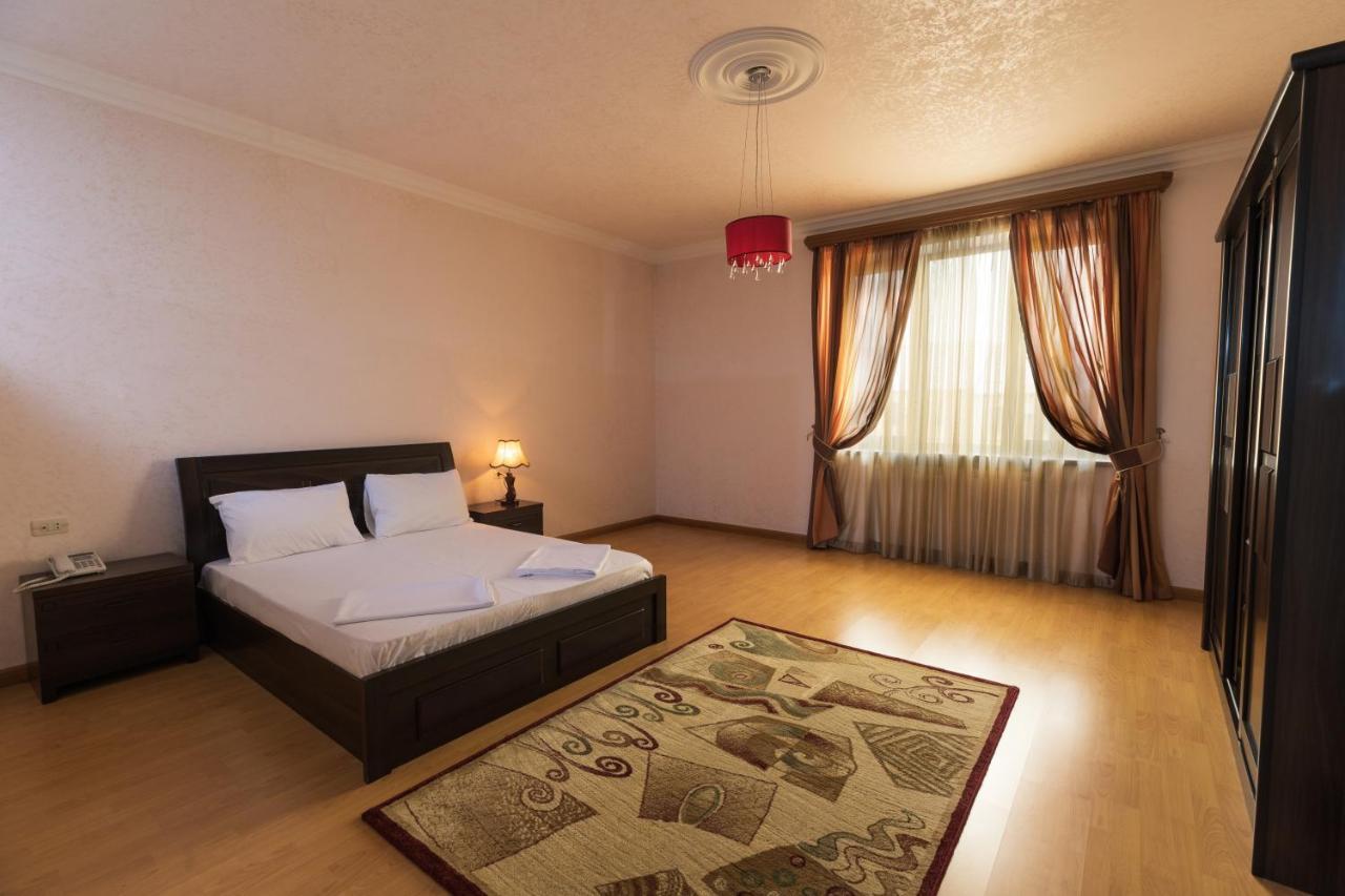 La Defense Hotel Ереван Екстериор снимка