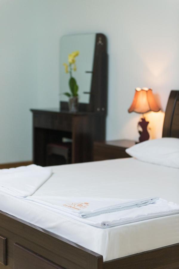 La Defense Hotel Ереван Екстериор снимка