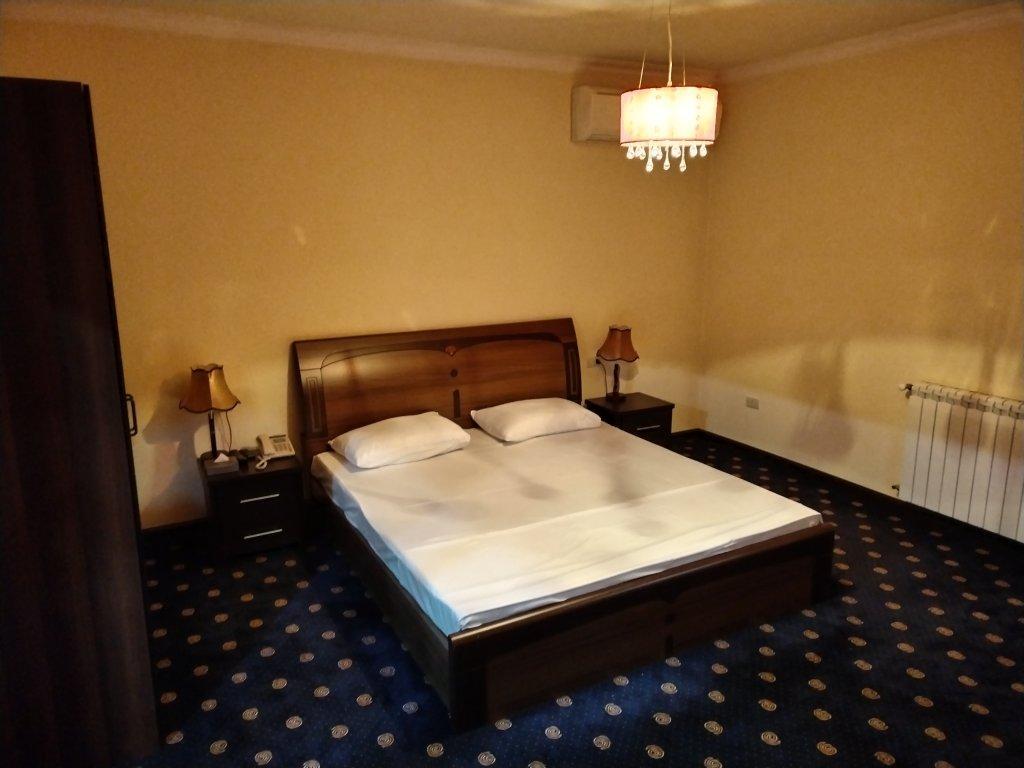 La Defense Hotel Ереван Екстериор снимка