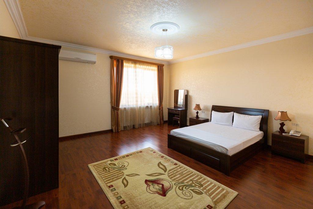 La Defense Hotel Ереван Екстериор снимка