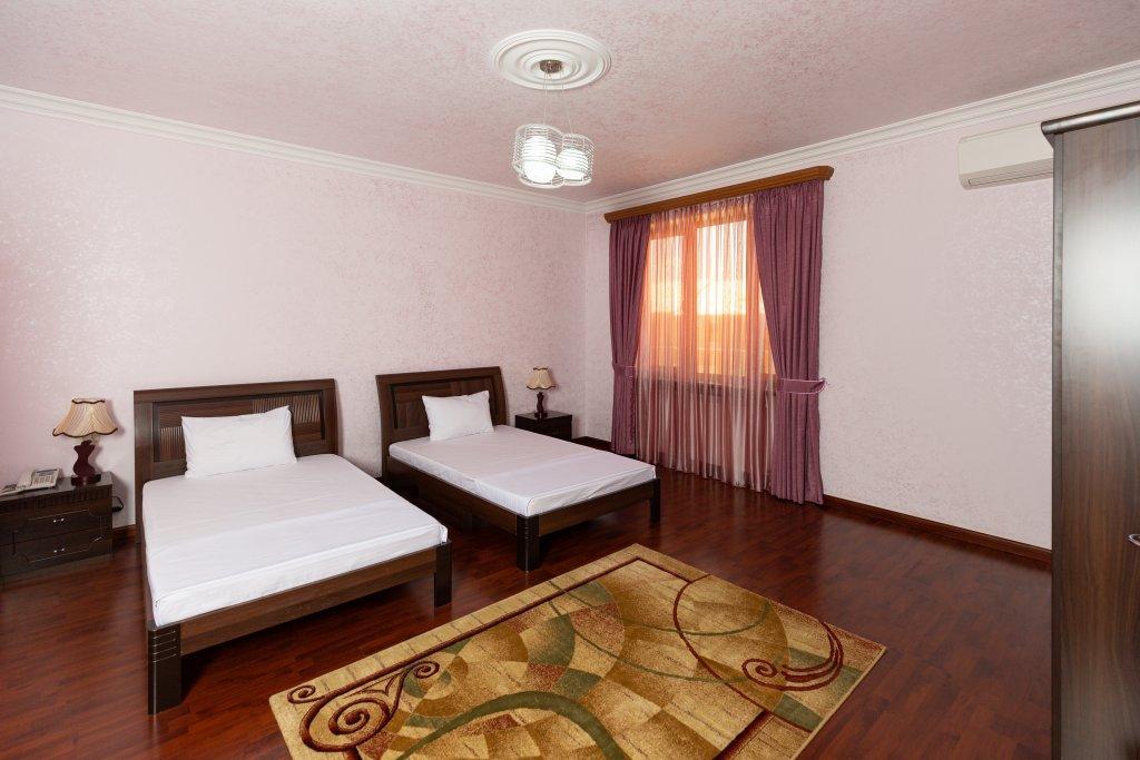 La Defense Hotel Ереван Екстериор снимка