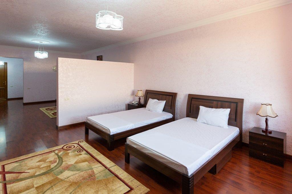 La Defense Hotel Ереван Екстериор снимка